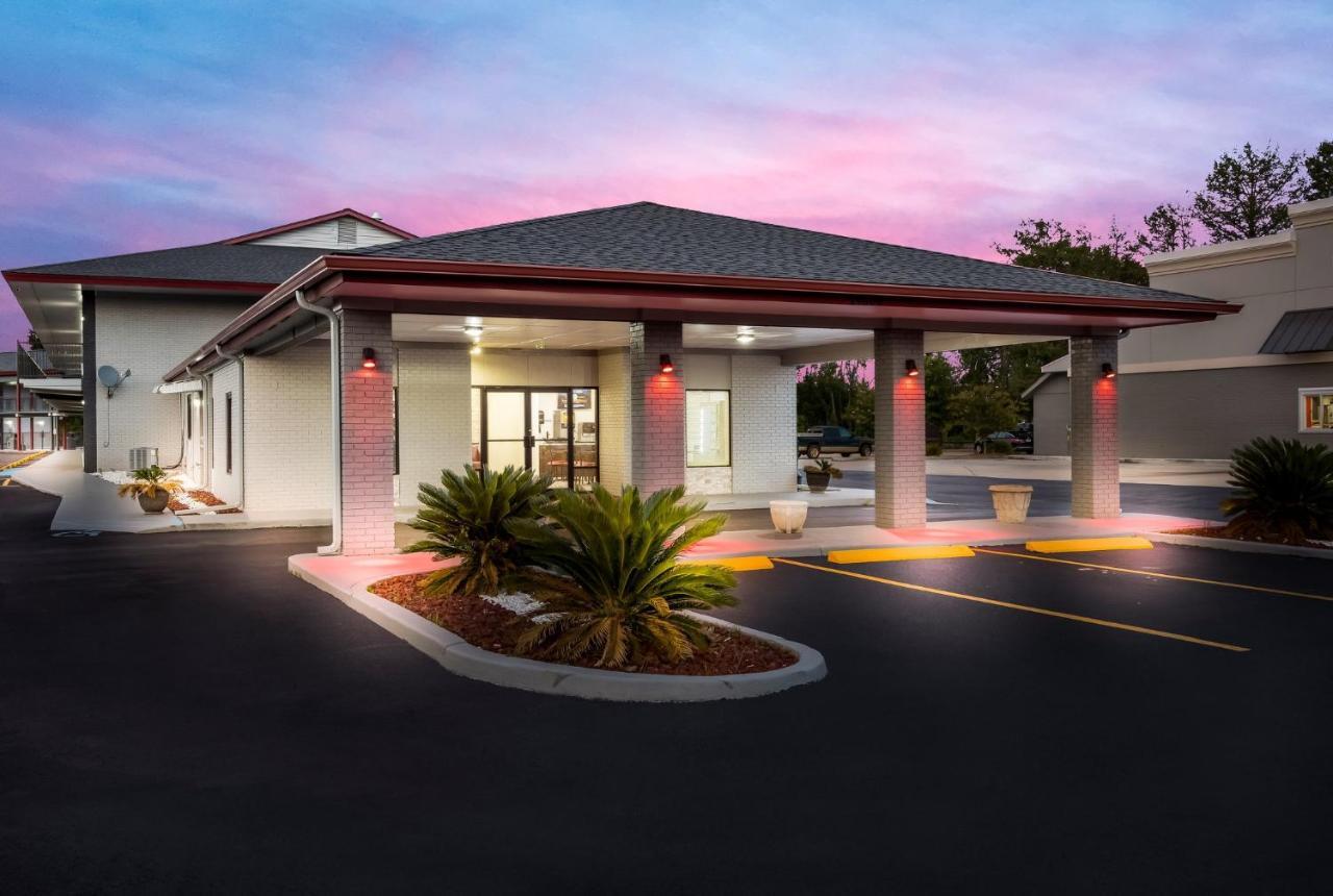 Red Roof Inn & Suites Томасвилл Экстерьер фото